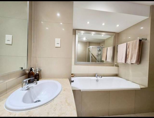 2 BEDROOM APARTMENT TO LET IN SEA POINT